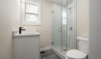 6 Juniper Ridge Dr, Danbury, CT 06811