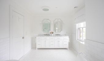 78 Rhode Island Ave 6, Newport, RI 02840