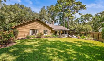 22 Chesterfield Lake Dr, Beaufort, SC 29906