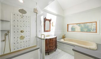 142 Cedar St, Amityville, NY 11701