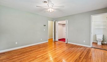 8 Greenwood Pl, Middletown, NJ 07748