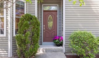 315 Old River Rd 6, Lincoln, RI 02838