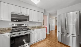 39867 N Harbor Ridge Dr, Antioch, IL 60002