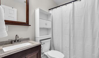 317 Trenton Ave N, Bayville, NJ 08721