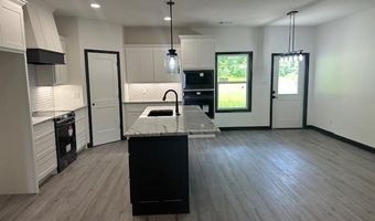 1112 Duke Dr, Bauxite, AR 72011