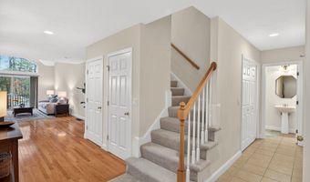 5 Blue Meadow Ct 5, Bourne, MA 02532