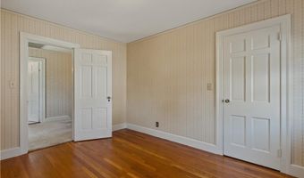 20 Drowne Pkwy, East Providence, RI 02916