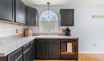 37 Wicken Sq, Albany, NY 12205