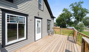 411 N 6th St, Beresford, SD 57004