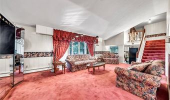 8 Countryside Ct, Amherst, NY 14221
