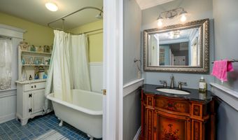 132 Coral St, Beach Haven, NJ 08008