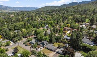 1556 Windsor St, Ashland, OR 97520
