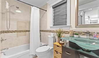 123 Columbus Blvd, Amityville, NY 11701