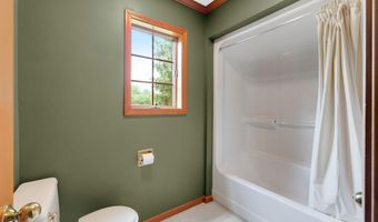 1102 Cabriolet Blvd, Auburn, IN 46706