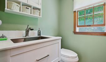 10 Colonial Dr, Clinton, CT 06413