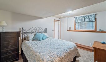 410 Oakwood Ct, Altoona, IA 50009
