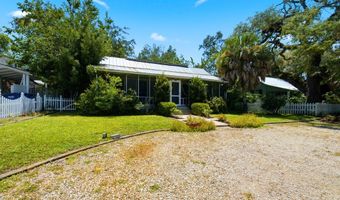 34 7th St, Apalachicola, FL 32320