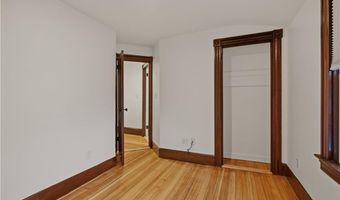 82 Van Zandt Ave, Newport, RI 02840