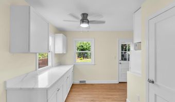 3201 12TH St S, Arlington, VA 22204