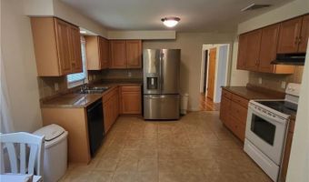 72 Blueberry Dr, East Greenwich, RI 02818