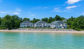 2614 LAKE St, Algoma, WI 54201