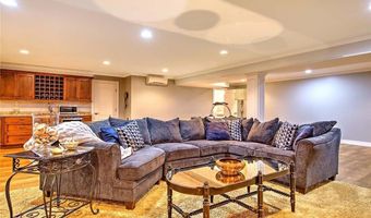 4 Pine Tree Ln, Lincoln, RI 02865