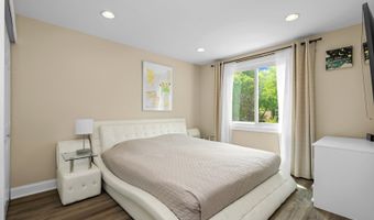 1316 W MEADE Ln, Arlington Heights, IL 60004