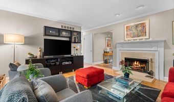 2202 Pine Grove Ct, Ann Arbor, MI 48103