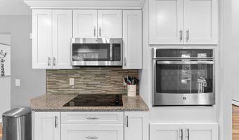 33 Ridgedale Rd, Bethel, CT 06801