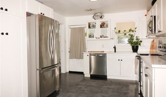 218 S 8th St, Aransas Pass, TX 78336