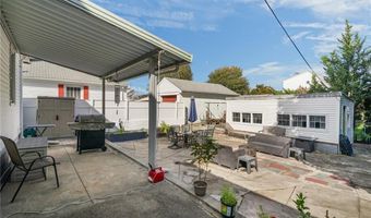 34 Aldrich Ave, Cranston, RI 02920