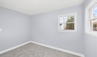 4 Somerset Rd N, Amityville, NY 11701