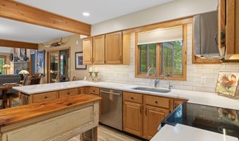 129 Woodbury, Blakeslee, PA 18610