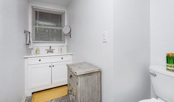 2201 Timberland Rd, Ames, IA 50014
