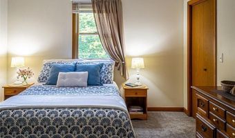 21 Annandale Ter, Newport, RI 02840