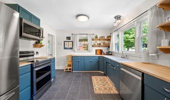 222 NE Stonewall Hts, Abingdon, VA 24210