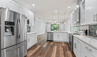 137 SILVER FALLS Dr, Apollo Beach, FL 33572