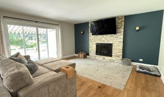 1550 W GOLDENGATE Dr, Addison, IL 60101
