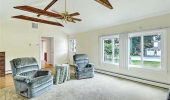 61 Reservoir Ave, Johnston, RI 02919