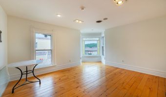 302 S Main St, Algonquin, IL 60102