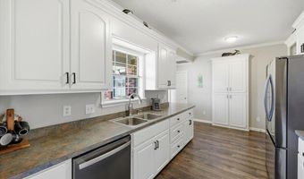 202 Cherry Bark Dr, Brandon, MS 39047