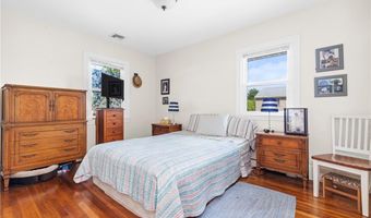 67 Linden St, Middletown, RI 02842