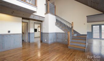 400 Three Dog Mountain Rd, Bakersville, NC 28705