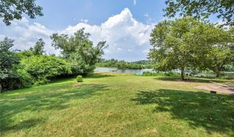 255 Portage Lakes Dr E, Akron, OH 44319
