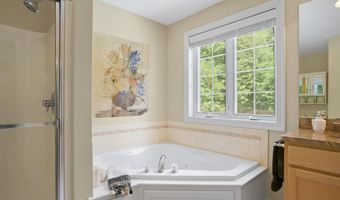 21 Wiggin Rd, Bedford, NH 03110