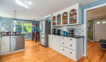33 Wilbur Rd, Lincoln, RI 02865