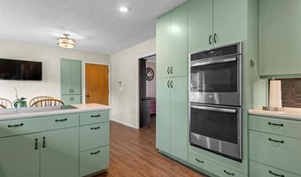 2318 Dorchester Dr, Bartlesville, OK 74006