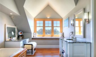 294 Ocean Ave, Newport, RI 02840