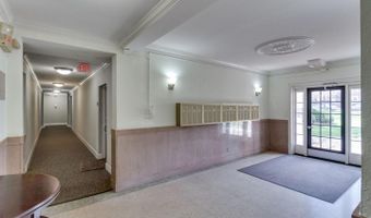 906 S WASHINGTON St 107, Alexandria, VA 22314
