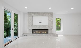 2321 N RICHMOND St, Arlington, VA 22207